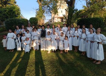 Djeca u narodnim nošnjama oživjela “Zapovijed pod lipom” u Mikloušu