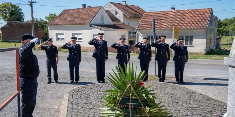 Daruvar obilježio 34. godišnjicu krvave nedjelje – sjećanje na pale policajce, branitelje i civile