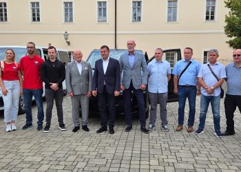 Zlatko Mateša u posjeti: Bjelovar bogatiji za nova vozila i sportsku opremu