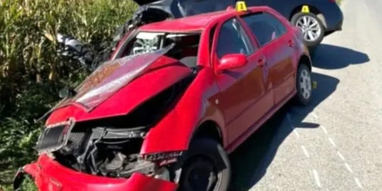 Teška nesreća u Maglenči: BMW sletio s ceste, vozila završila u kanalu