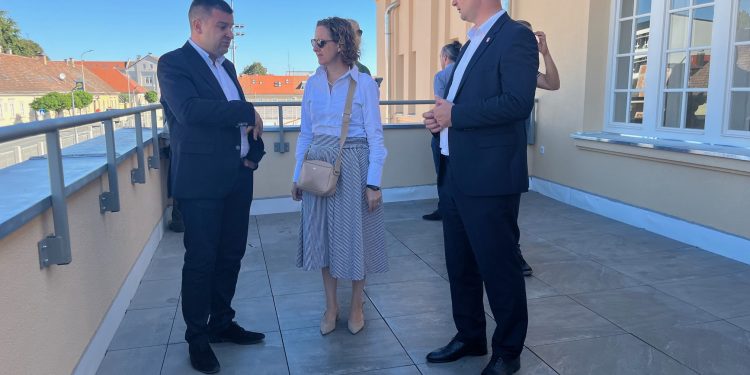 Ministrica Obuljen Koržinek stigla na polaganje vremenske kapsule s poklonom vrijednim 2,4 milijuna eura