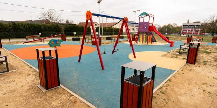 Park Lanište u Rovišću poprima novi izgled: dječje igralište, poučna staza i solarna rasvjeta za sve generacije