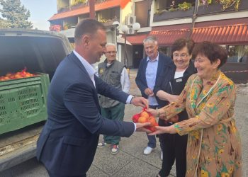 Župan darivao korisnike uz Dan starijih osoba
