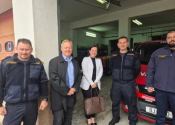 Čazmanski vatrogasci dobili novu rasvjetu: donacija Intra Lightinga vrijedna 3.000 eura
