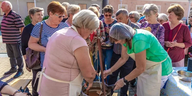 Danas poseban ručak u Čazmi, jesen u kotlićima treće dobi