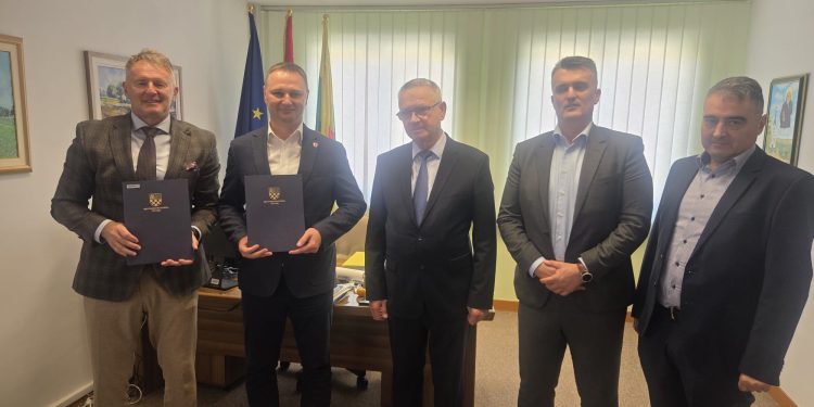 Potpisan ugovor koji donosi 90 posto jeftiniju autobusnu kartu učenicima, studentima i umirovljenicima