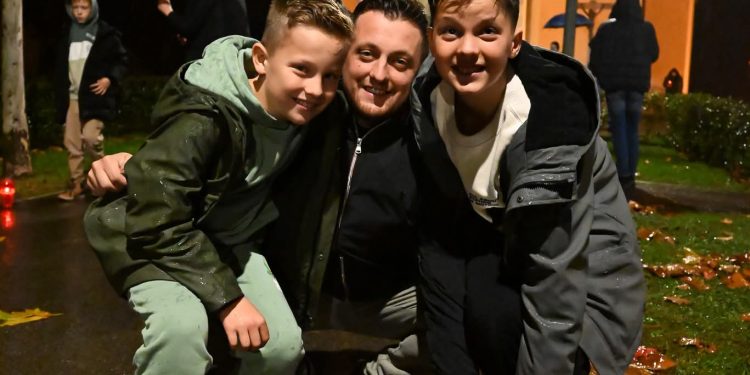 U Rovišću obilježen Dan sjećanja na žrtve Domovinskog rata: Mještani odali počast Vukovaru i Škabrnji