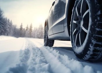 DANAS STUPA NA SNAGU: Obavezna zimska oprema na cestama – kazne do 1990 eura