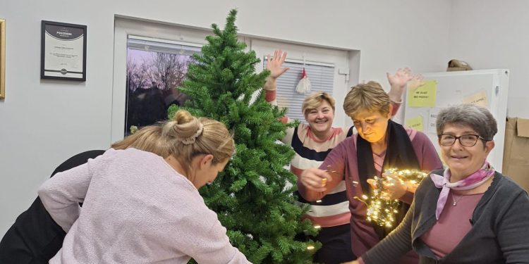 Gudovčanke pozivaju na zajedničko kićenje božićne jelke