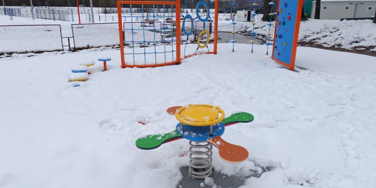 Grad Čazma obnovio dječje igralište na sportskim terenima