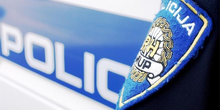 Policijska racija u Bjelovaru: U dva kafića pronađena droga, četvorica muškaraca prijavljena