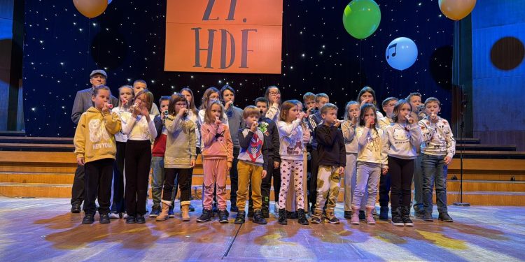 Treći u Hrvatskoj! Mali glazbenici IV. OŠ Bjelovar osvojili publiku neobičnim instrumentom