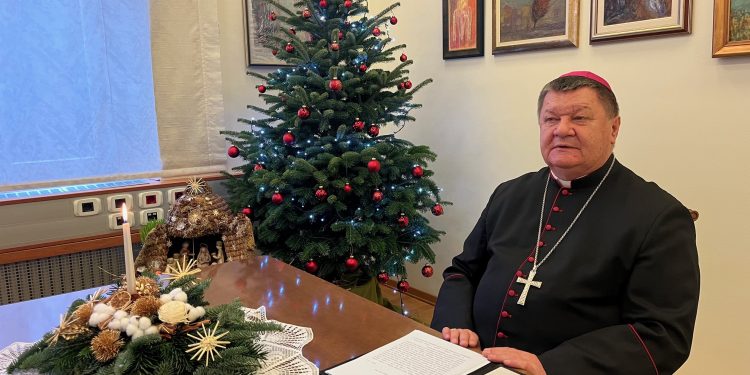 Bjelovarsko-križevački biskup Vjekoslav Huzjak uputio božićnu čestitku