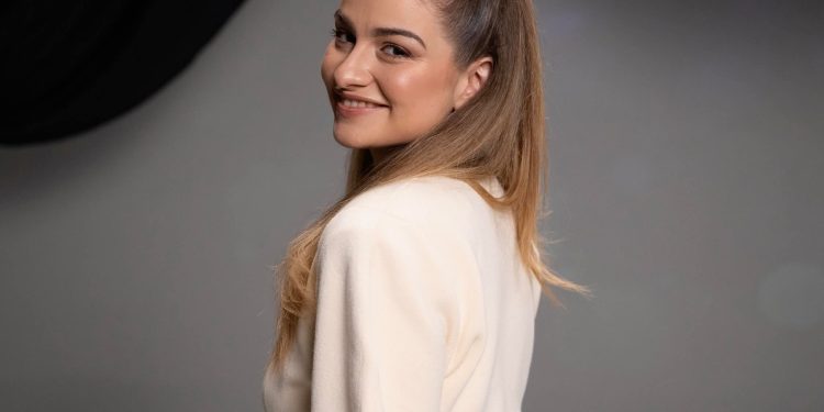 Bjelovarčanka Laura Miletić predstavlja novu pjesmu „Čarolija mog Božića“: Najvažnije što imamo su ljudi oko nas