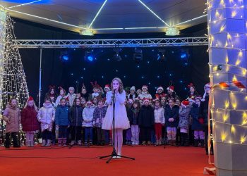 “Radost Božića u Prvoj“ okupila učenike i posjetitelje na adventskoj pozornici