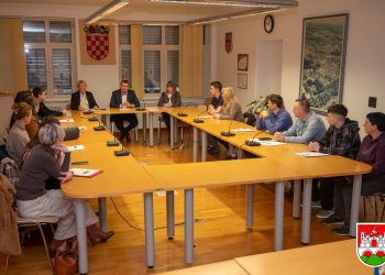 U Daruvaru potpisani ugovori o stipendijama za učenike i studente