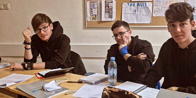 Učenici Turističko-ugostiteljske i prehrambene škole Bjelovar uspješno debitirali na debatnom natjecanju u Zagrebu