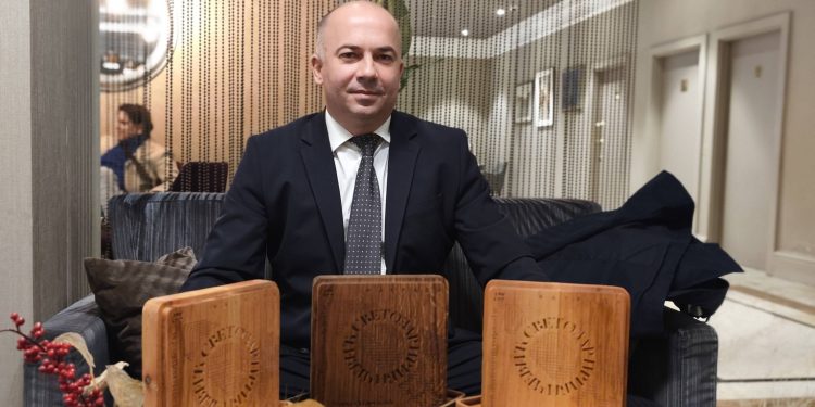 SNV na božićnom prijemu dodijelio godišnje nagrade: Priznanje za unapređenje hrvatsko-srpskih odnosa stiglo u BBŽ