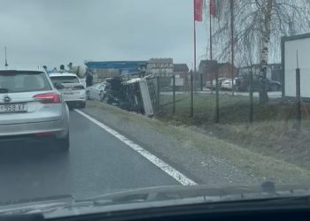 Prometna nesreća na Južnoj obilaznici: sudar osobnog automobila i lakog teretnog vozila