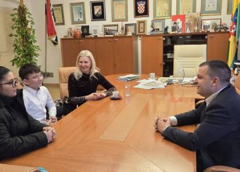 Prijem u Gradskoj upravi za polufinalistu The Voice Kidsa Leona Jambreka