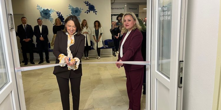 Krenulo nas, danas ministrica zdravstva, sutra ministar prometa, i ne dolaze praznih ruku