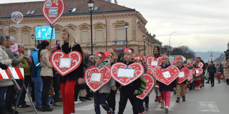 Ljubav pod maskama: Daruvar danas spojio Valentinovo i maškare