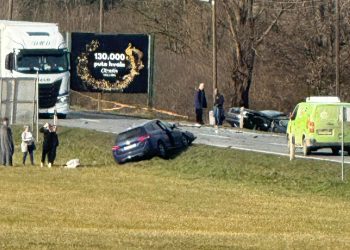Tri osobe ozlijeđene u Rovišću: vozilo njemačkih registracija neoprezno pretjecalo i udarilo drugo vozilo