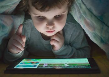Djeca sve ranije na internetu, a rizici sve veći
