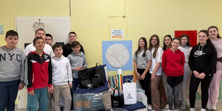Učenici iz Rovišća humanitarnom akcijom obradovali male pacijente bjelovarske bolnice