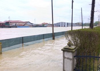 Nestao teren u Predavcu: iz vode vire samo golovi