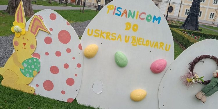 Kako kazniti ovakvo ponašanje? Vandali uništili uskrsne ukrase u Bjelovaru dan nakon postavljanja