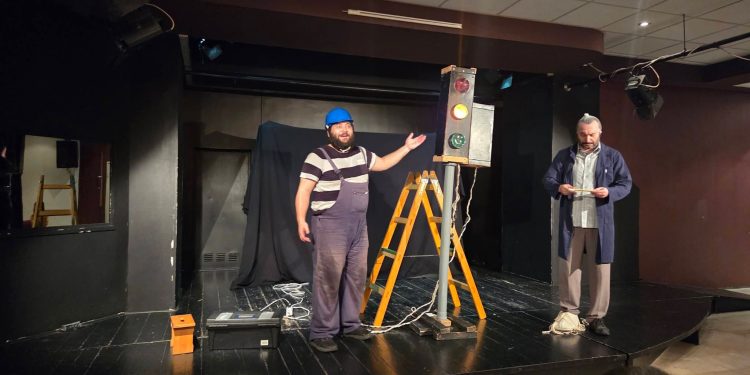 Bjelovar oduševljen dječjom predstavom „Majstori“ – smijeh, kaos i aktivna publika ispunili kazalište