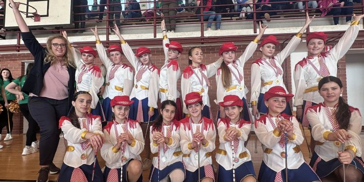 Impress mažoretkinje briljirale u Grubišnom Polju, osvojile 12 zlata i tri srebra