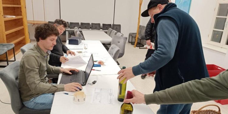 U Čazmi u tijeku ocjenjivanje vina za 13. „Čazmanski vinokap“