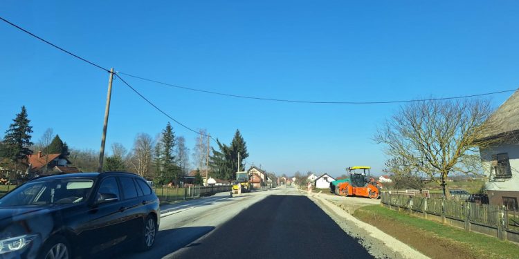 Počelo asfaltiranje kroz Bosiljevo, završetak radova sve bliže