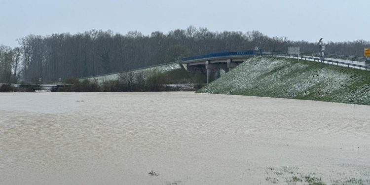 Poplava na istočnoj obilaznici, Bjelovar pod vodom, snijeg dodatno otežao stanje