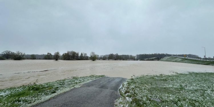Poplava na istočnoj obilaznici, Bjelovar pod vodom, snijeg dodatno otežao stanje