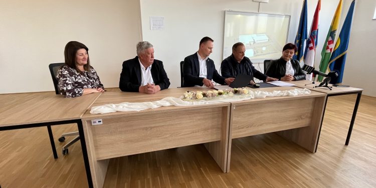 Županijska najmanja osnovna škola, mogla bi prva otvoriti vrata jednosmjenskoj nastavi