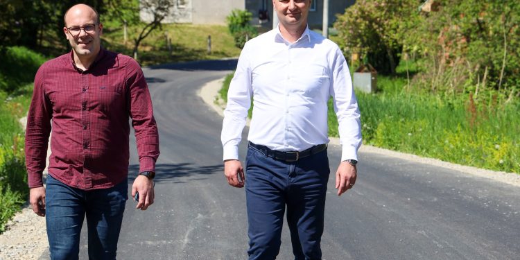 Obnovljena cesta u Kašljavcu: Župan najavio nova ulaganja u prometnice diljem županije