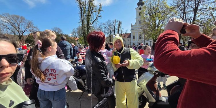 FOTO Nikad više djece u parku: uskrsna potraga okupila tisuće Bjelovarčana