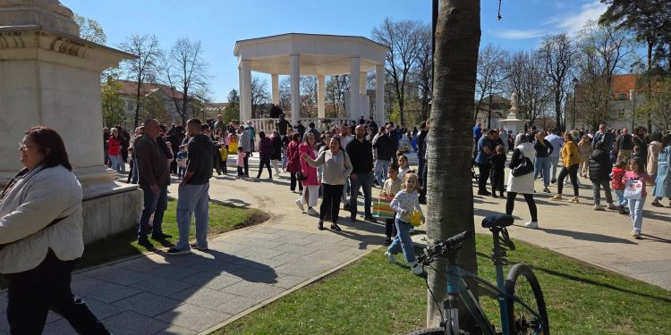 FOTO Nikad više djece u parku: uskrsna potraga okupila tisuće Bjelovarčana