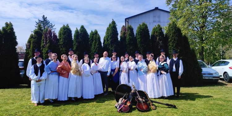 KUD Bjelovar osvojio prvo mjesto i osigurao nastup na državnoj smotri folklora