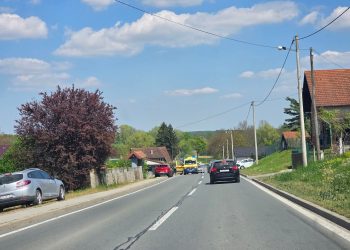 Prometna nesreća s više vozila na ulazu u Nartu, na terenu hitna i policija