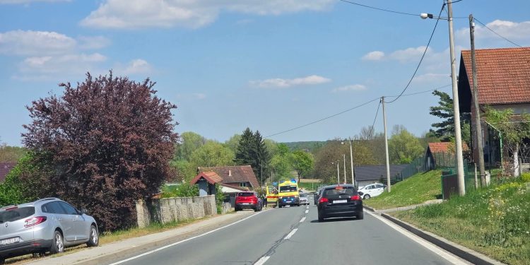 Prometna nesreća s više vozila na ulazu u Nartu, na terenu hitna i policija