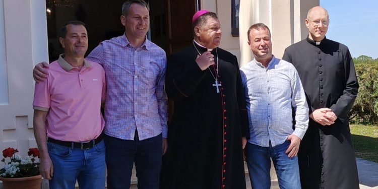 Šiptari obilježili 30 godina kapelice uz misu biskupa Huzjaka