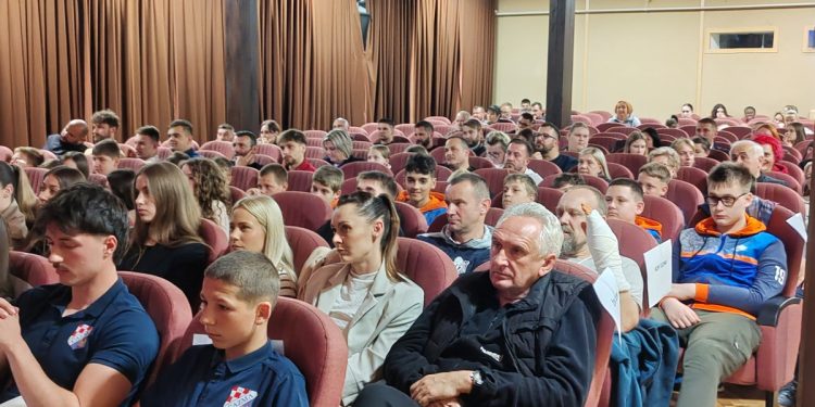 Čazma nagradila svoje najbolje sportaše: priznanja za trud, rezultate i predanost