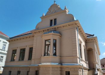 Obnovljena zgrada Porezne uprave u Daruvaru zasjala u novom ruhu