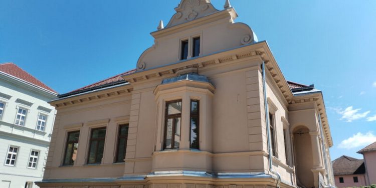 Obnovljena zgrada Porezne uprave u Daruvaru zasjala u novom ruhu