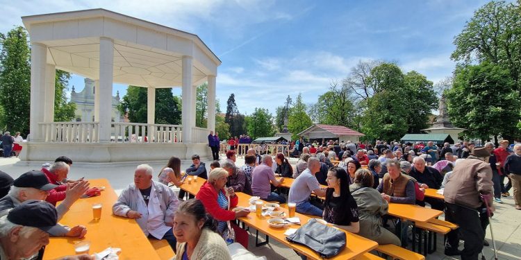 Na Praznik rada očekuju vas četiri tisuće porcija graha, tisuću litara piva i kolači