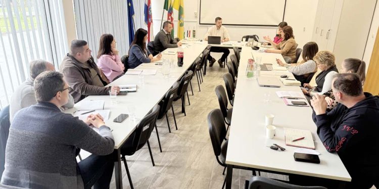 Investicije, vrtići i projekti za djecu, održan kolegij gradonačelnika u Grubišnom Polju